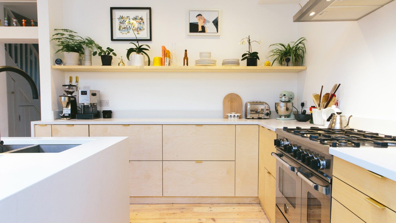 What You Can Store On Kitchen Worktop